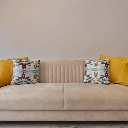 Family With A Workspace And Balcony Close To The Old Town Of By Renters Apartment