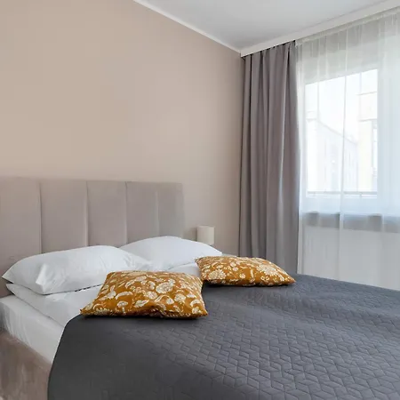 Family With A Workspace And Balcony Close To The Old Town Of By Renters Apartment Danzig