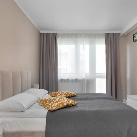 Апартаменты Family With A Workspace And Balcony Close To The Old Town Of By Renters Гданьск