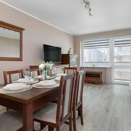 Family With A Workspace And Balcony Close To The Old Town Of By Renters *