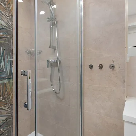 Family With A Workspace And Balcony Close To The Old Town Of By Renters *