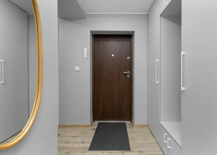 Family With A Workspace And Balcony Close To The Old Town Of By Renters Apartman