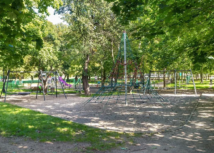 Family With A Workspace And Balcony Close To The Old Town Of By Renters Apartman