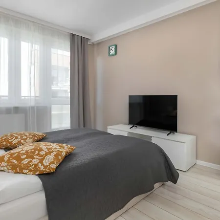 Family With A Workspace And Balcony Close To The Old Town Of By Renters *